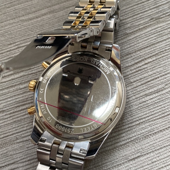 Michael Kors gold/silver watch - brand new - Picture 4 of 8